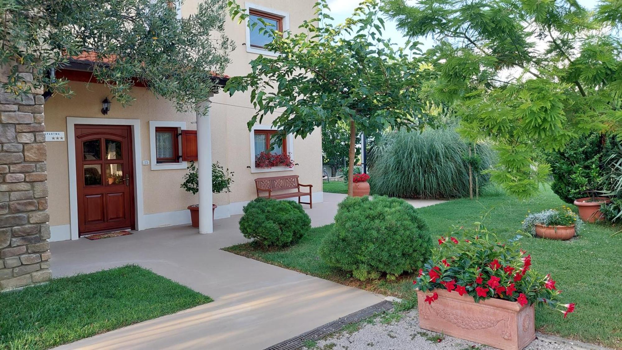 Apartment Oaza Relax كوبر المظهر الخارجي الصورة